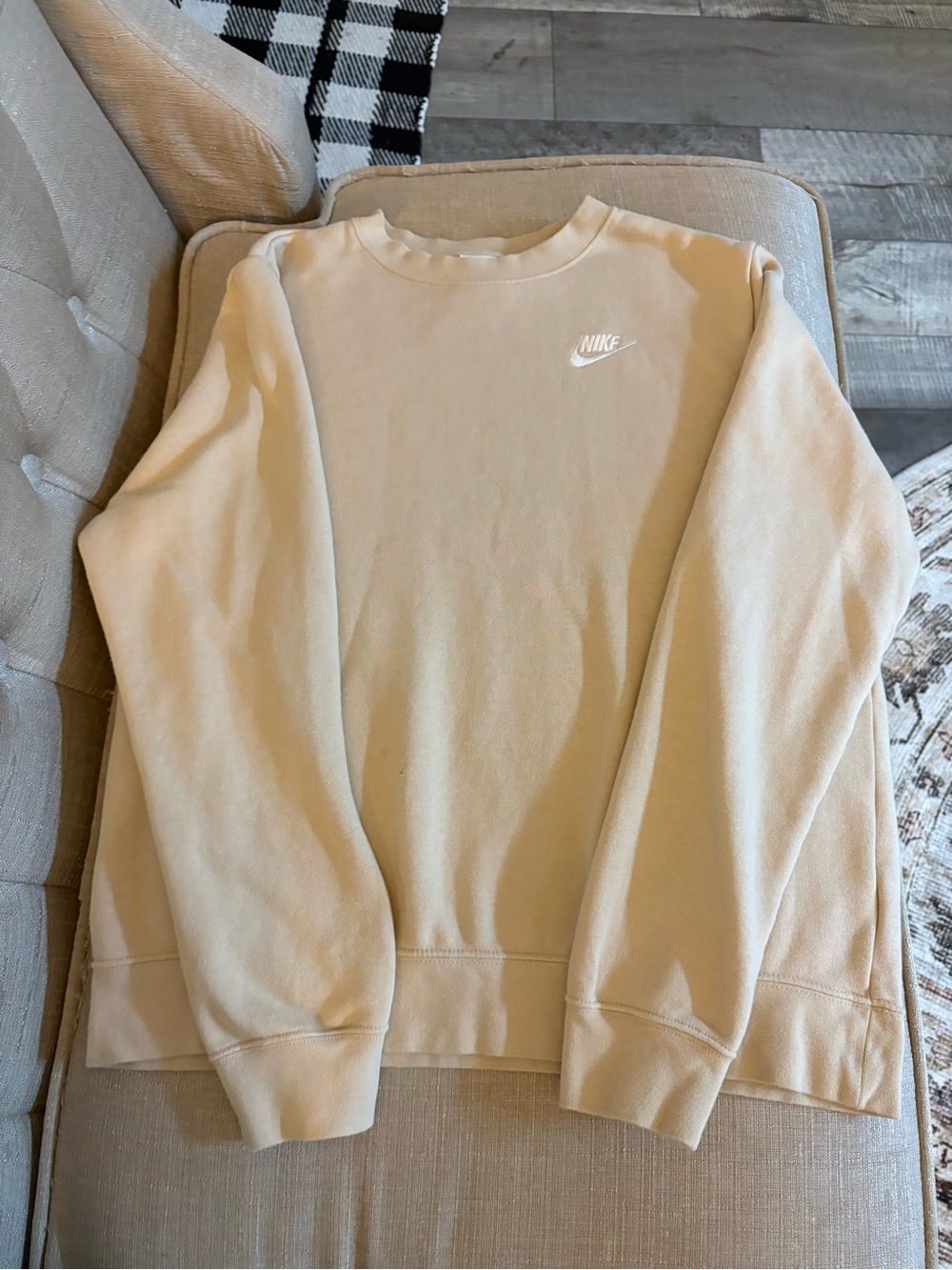 Nike Men’s Crewneck Sweatshirt in Light Tan